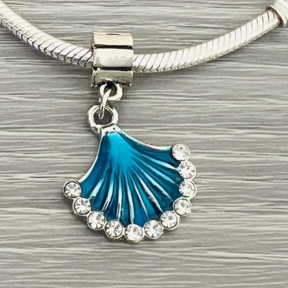 Blue enamel & Clear crystals, silver plated Sea Shell Bracelet charm - Picture 4 of 6